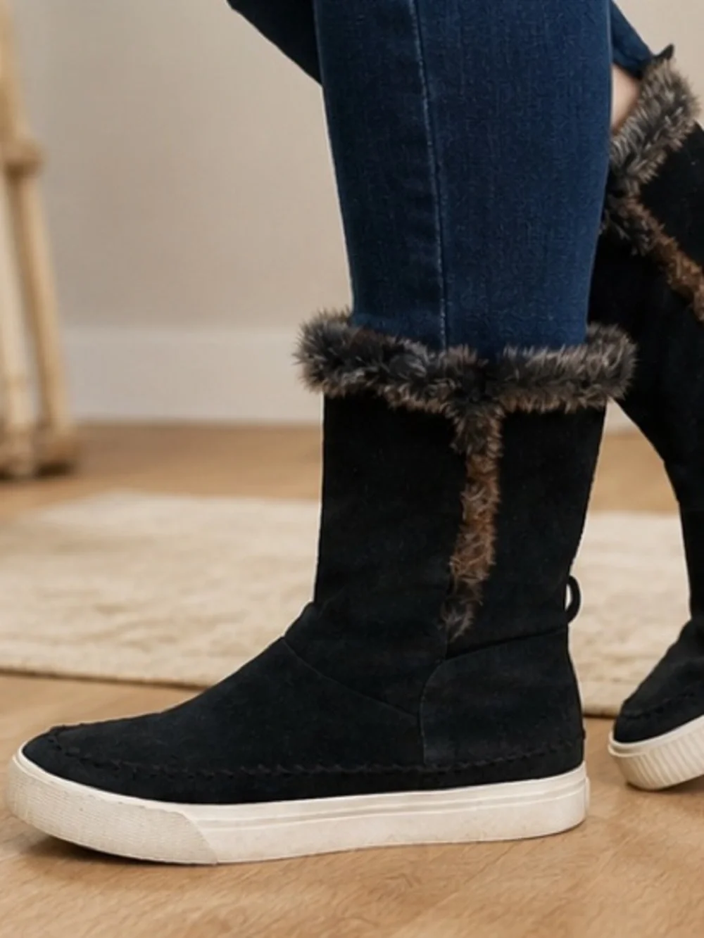 TOMS‎ Vista Boots Size 8 Black Suede Faux Fur PullOn Winter Mid Calf Comfort